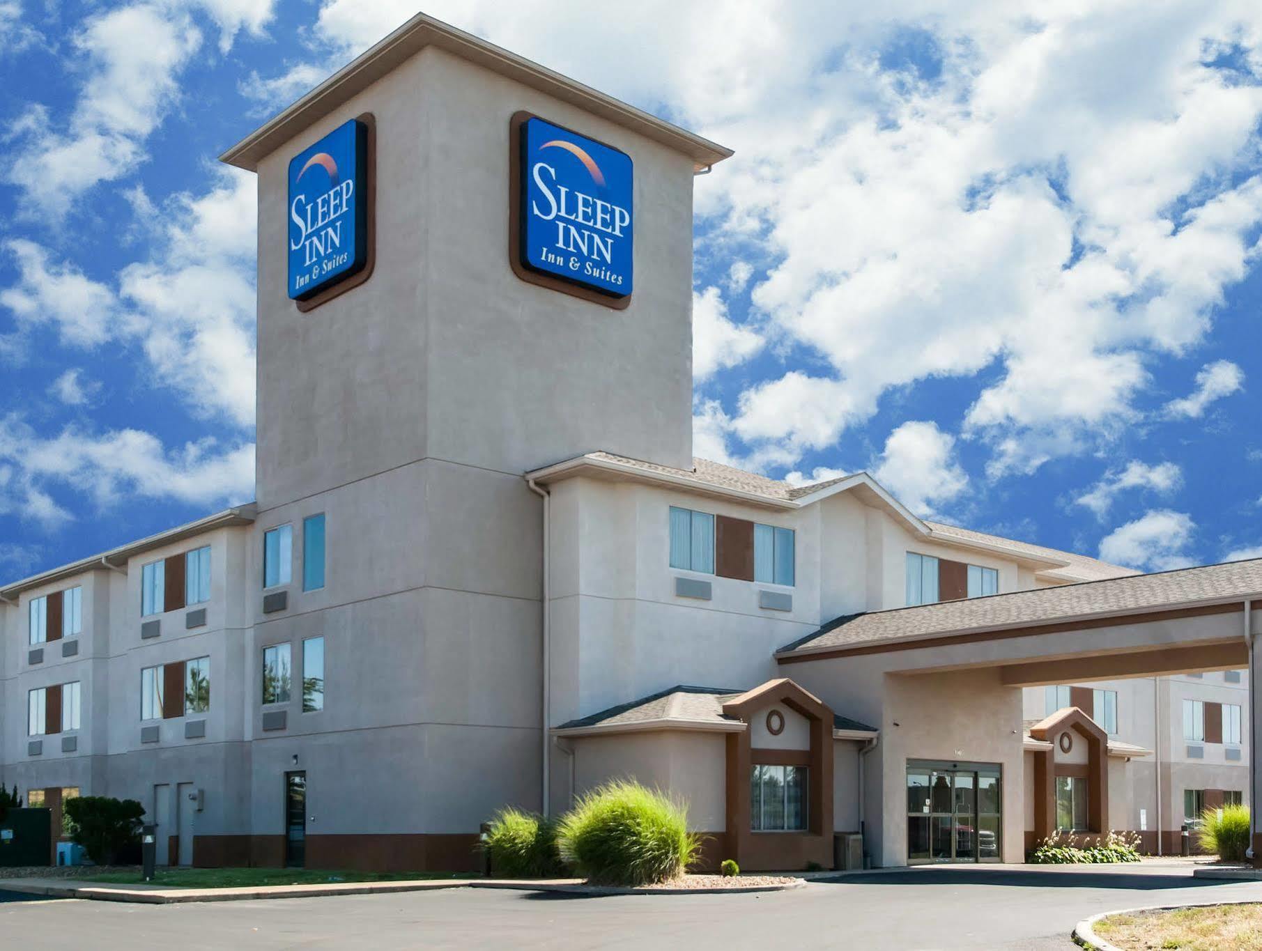 Saint Charles Sleep Inn מראה חיצוני תמונה